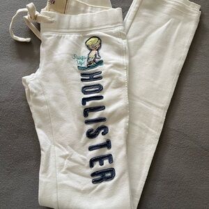 Hollister Women Cream Joggers with Embroidered Logo XS